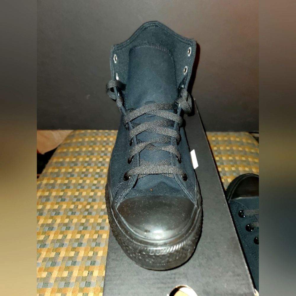 CONVERSE CHUCK ALL STARS BLACK HIGH-TOP SNEAKERS Unisex Size Women’s 12 Men's 10